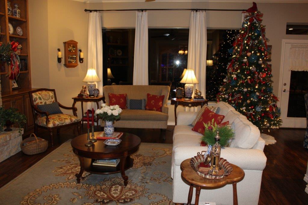 Holiday Home Tour Blog Hop-A Traditional Christmas with a French ...